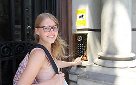 Alternative Creative Youth Hostel Barcelona People photo