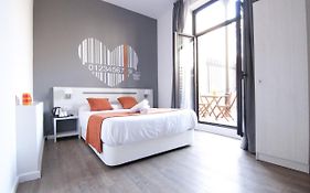 Hostal Live Barcelona Exterior photo